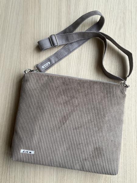 "Flickenwerk IV mit Tasche" - TAUPE